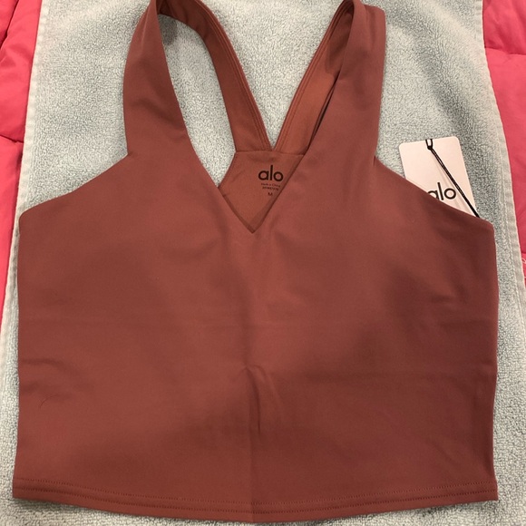 Air brush real bra tank
Size medium 
Color burgundy truffle
Alo yoga - Picture 3 of 6
